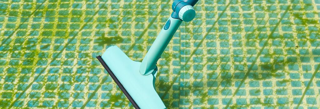 Solución al agua verde de la piscina