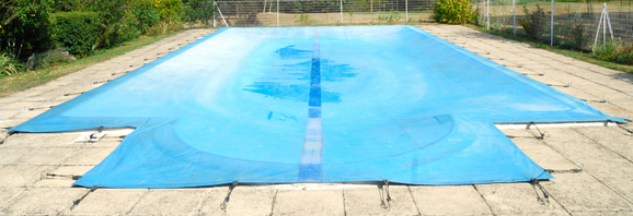 Cómo mantener el agua de la piscina durante el invierno