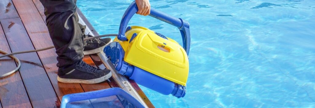 Mejores robots limpiafondos de piscina 2024: Comparativa & Guía