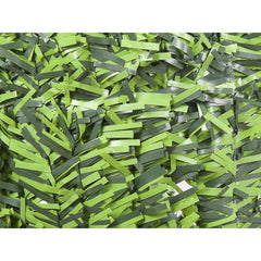 Detalle del seto artificial bicolor de hoja ancha Faura